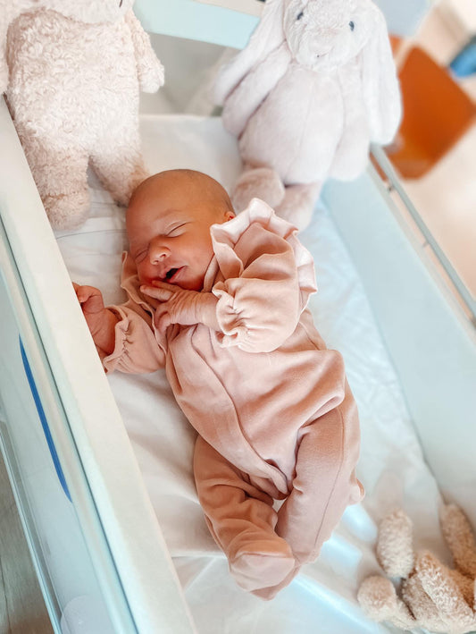 Babypakje Velours met Ruffles blush pink