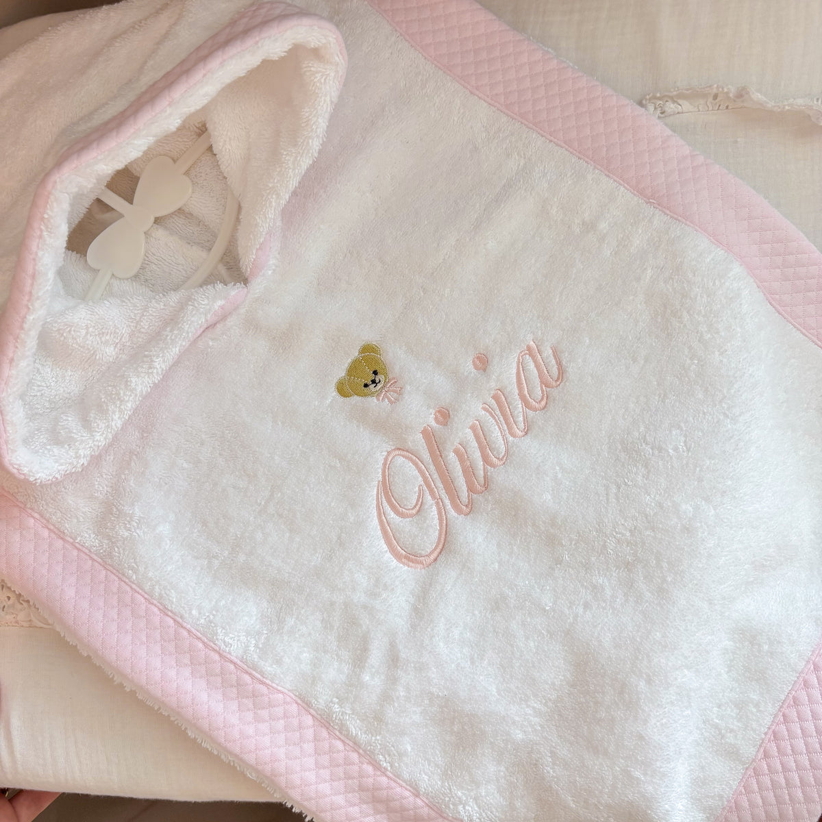 Luxe baby poncho roze - Personaliseerbaar