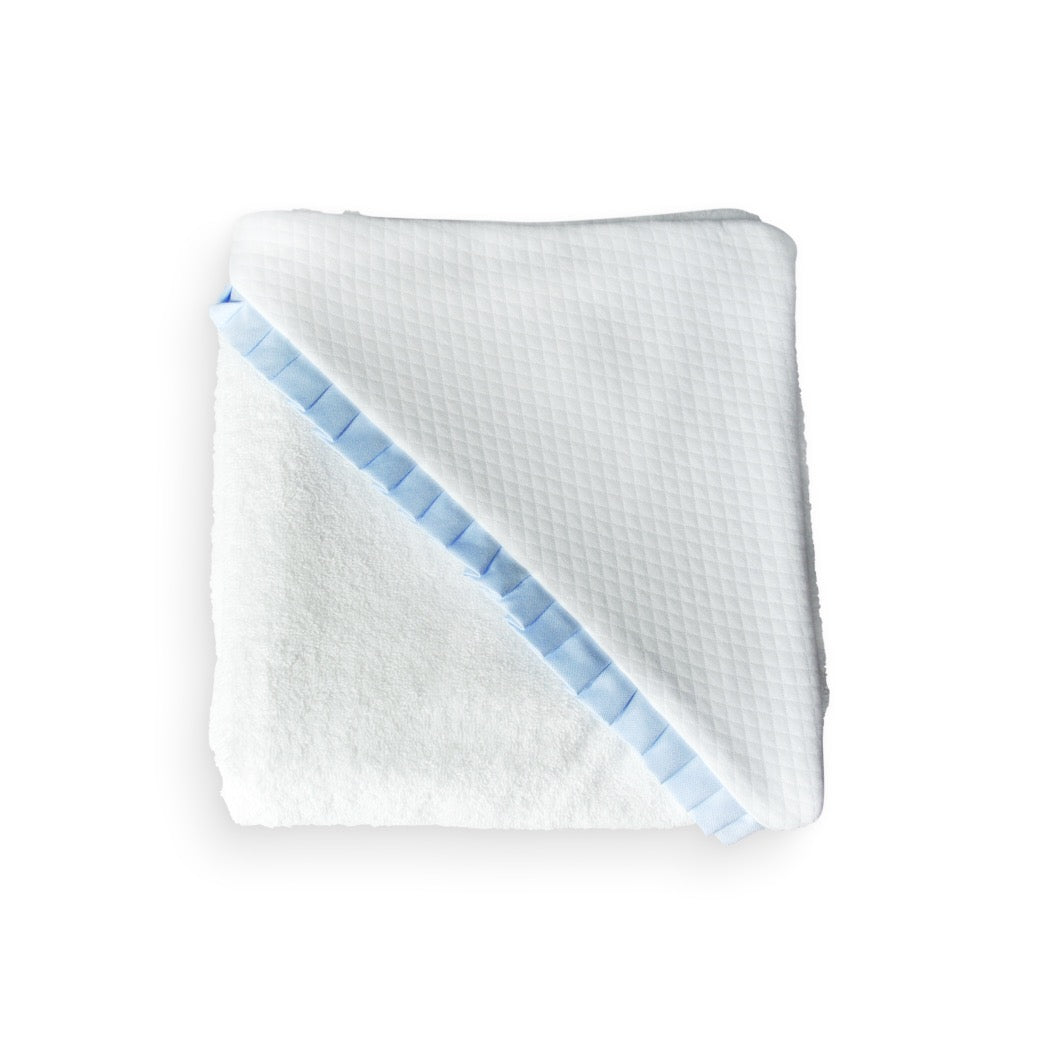 Badcape ruffles blauw – Personaliseerbaar