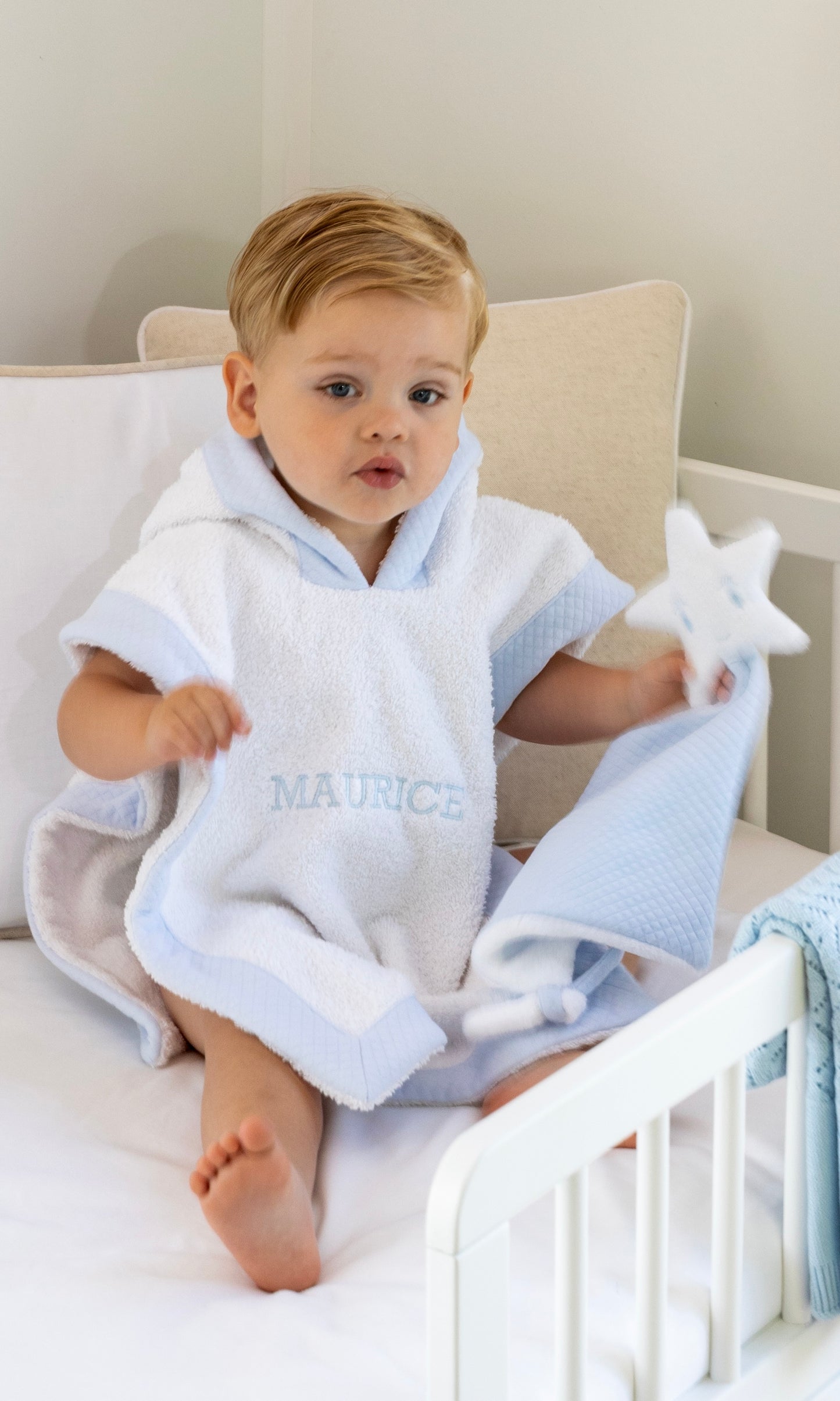 Luxe baby poncho blauw - Personaliseerbaar